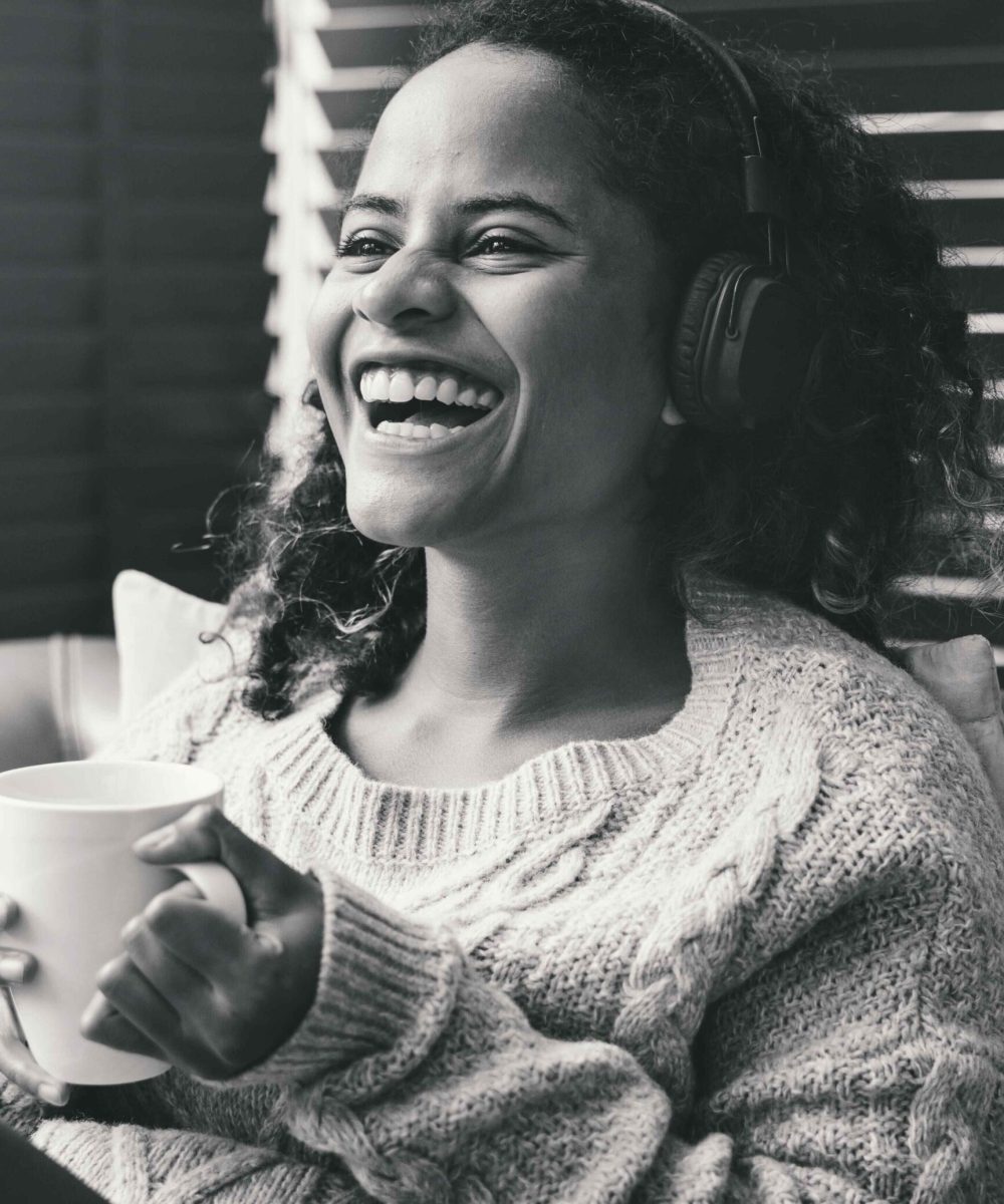 woman-enjoying-music-on-the-sofa-2023-11-27-05-07-20-utc-min